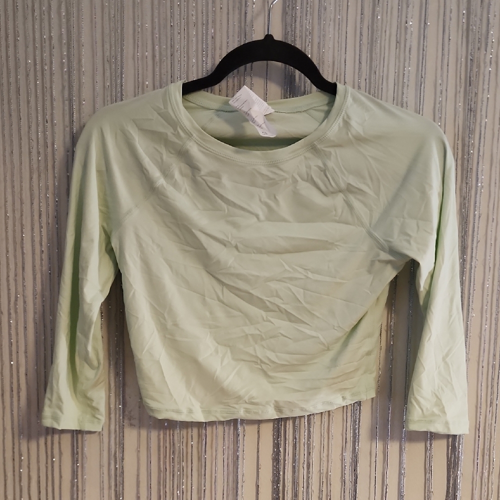 Fabletics Dorothy Ballet Sleeve Top in Soft Green xs